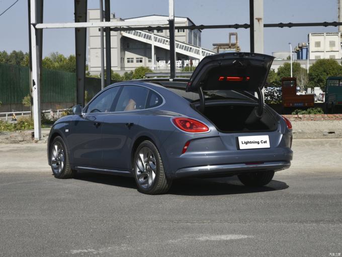 2024 Ora Cat EV Voiture Grand Cat éclairage Cat Nuit sombre Version 555km 204HP 3