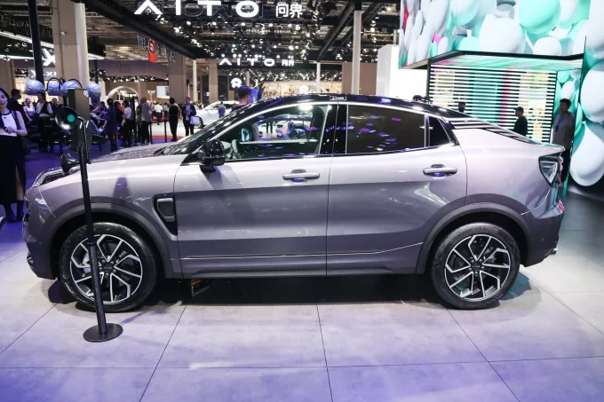 2024 Lynk & Co 05 New Energy 2023 1.5TD EM-P hybride rechargeable à 5 portes et 5 sièges 4